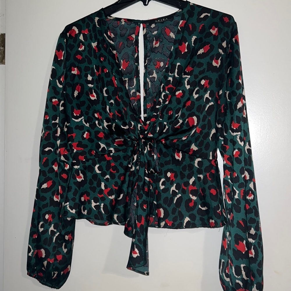 Akira blouse size L